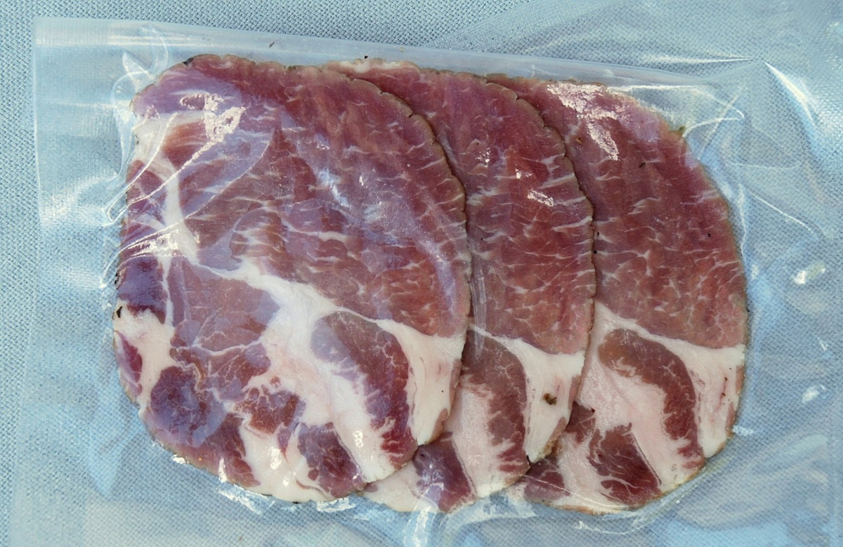 Karkówka wędzona na zimno ok 150g plastry Karkówka wędzona na zimno ok 150g plastry