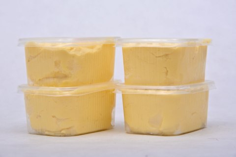 Masło wiejskie ziołowe niepasteryzowane 250g Masło wiejskie ziołowe niepasteryzowane 250g