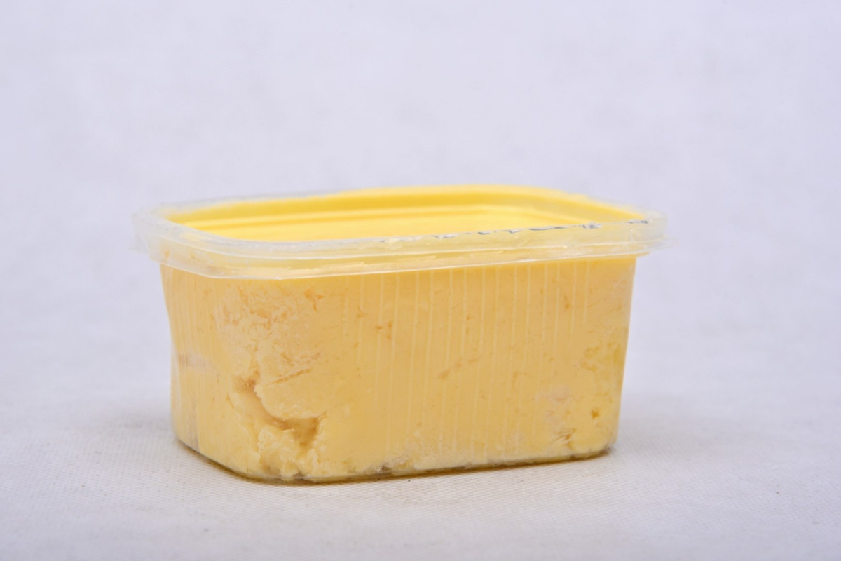 Masło wiejskie ziołowe niepasteryzowane 500g Masło wiejskie ziołowe niepasteryzowane 500g