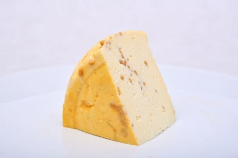 Ser wiejski Gouda z kozieradką dojrzewający 300g Ser wiejski Gouda z kozieradką dojrzewający 300g