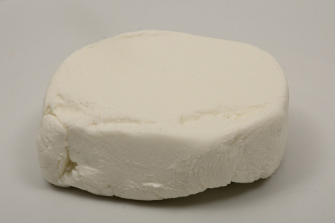 Ser podpuszczkowy z mleka koziego około 300g Ser podpuszczkowy z mleka koziego około 300g