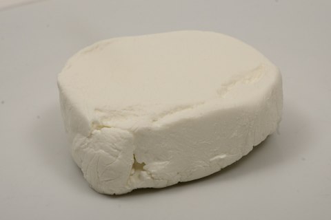 Ser podpuszczkowy z mleka koziego około 300g Ser podpuszczkowy z mleka koziego około 300g