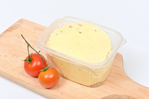 Masło wiejskie czosnkowe niepasteryzowane 250g Masło wiejskie czosnkowe niepasteryzowane 250g