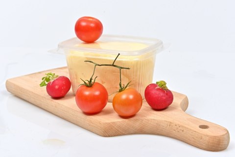 Masło wiejskie ziołowe niepasteryzowane 1000g Masło wiejskie ziołowe niepasteryzowane 1000g
