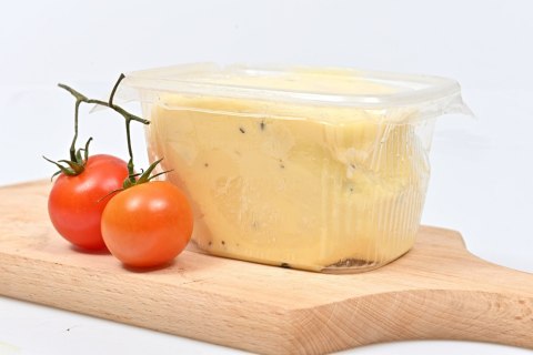 Masło wiejskie ziołowe niepasteryzowane 1000g Masło wiejskie ziołowe niepasteryzowane 1000g
