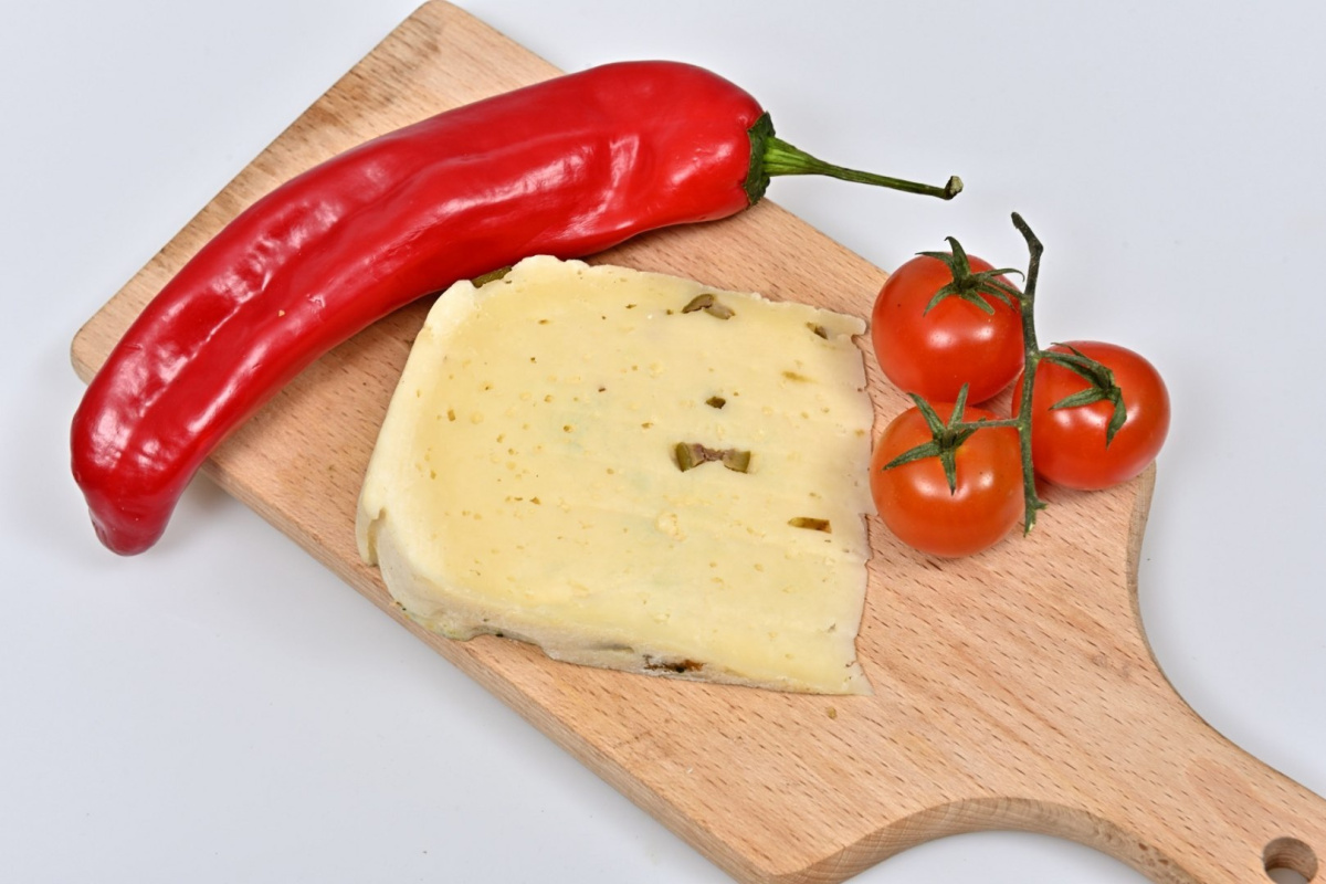 Ser Gouda z pomidorami około 500 g Ser Gouda z pomidorami około 500 g