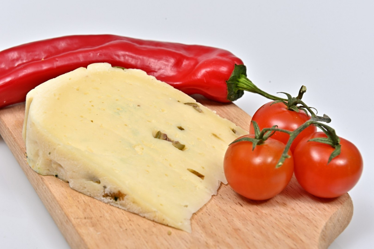 Ser Gouda z pomidorami około 500 g Ser Gouda z pomidorami około 500 g