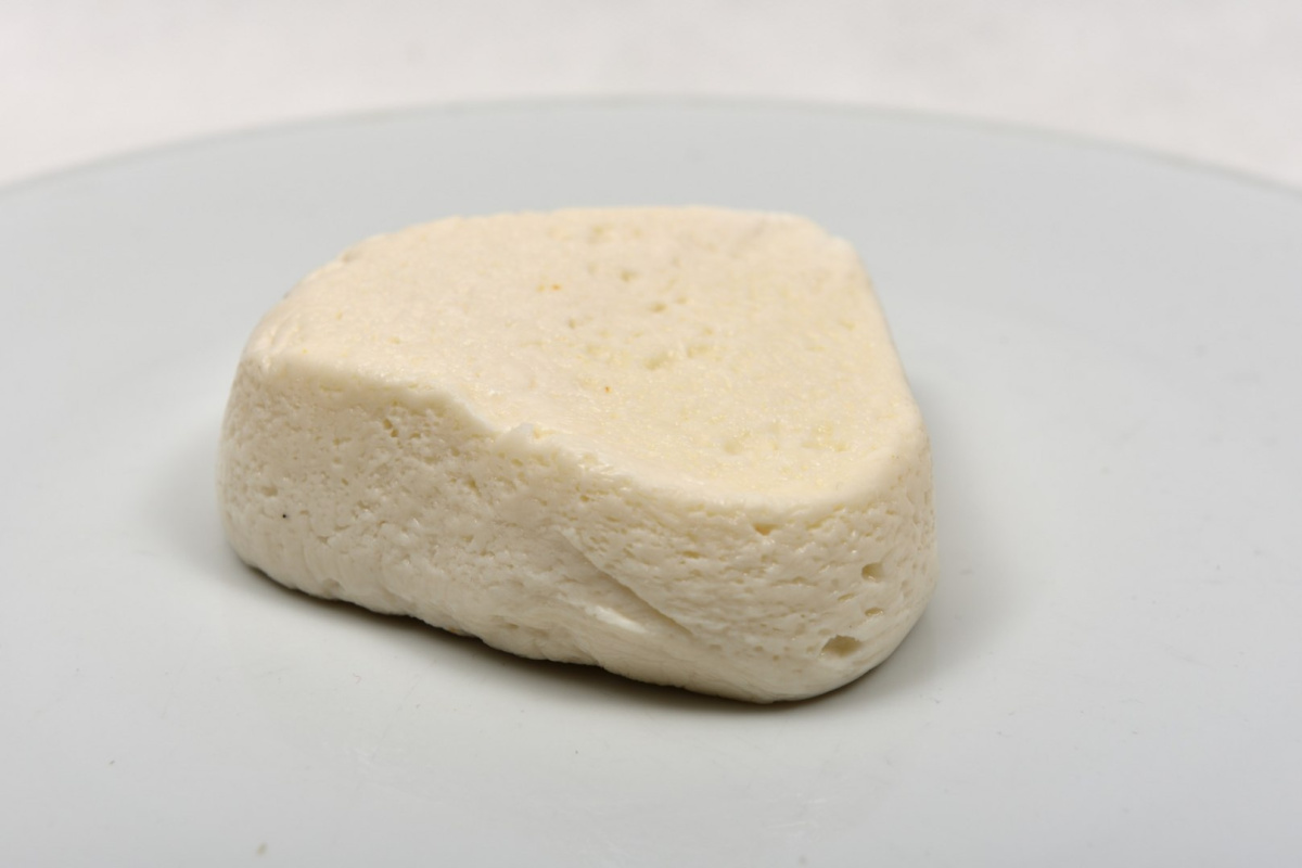Ser wiejski Kozi podpuszczkowy około 300g Ser wiejski Kozi podpuszczkowy około 300g