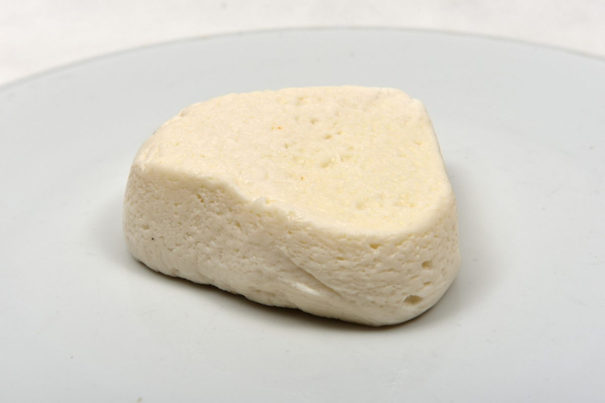 Ser wiejski Kozi podpuszczkowy około 300g Ser wiejski Kozi podpuszczkowy około 300g