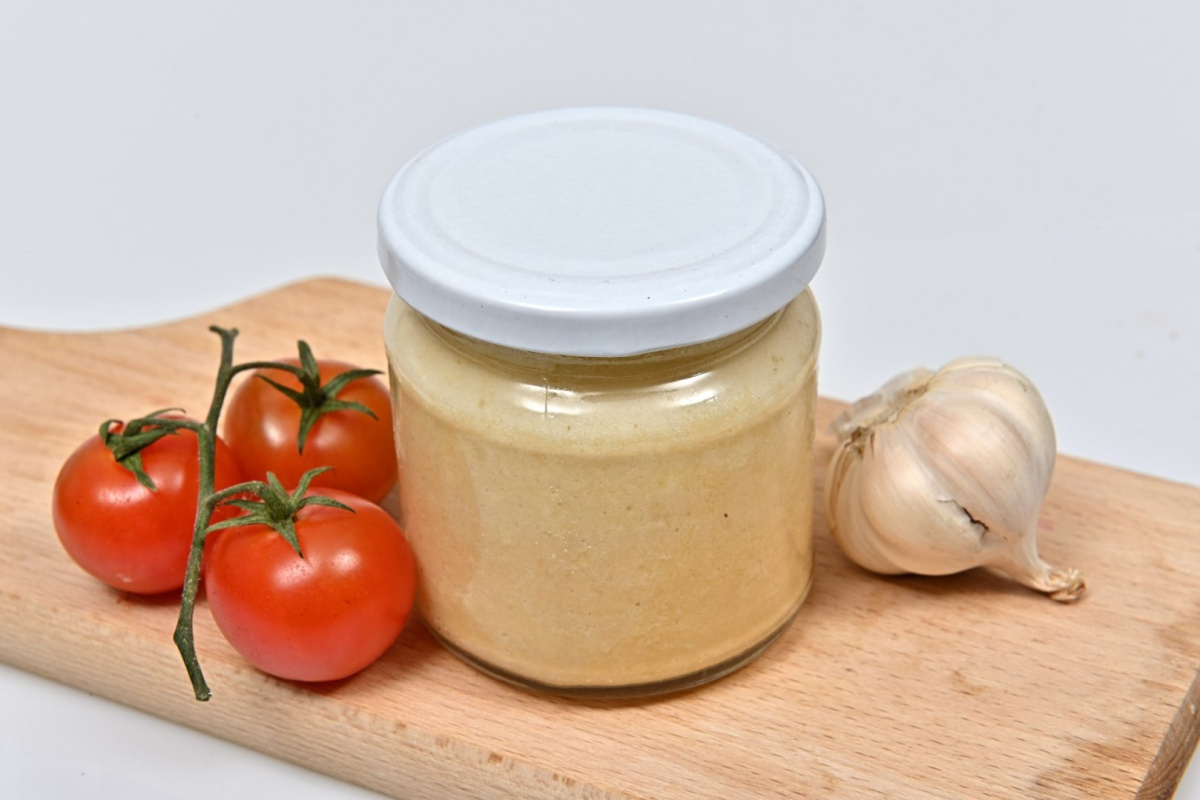 Serek topiony wiejski z czarnuszką 200g Serek topiony wiejski z czarnuszką 200g