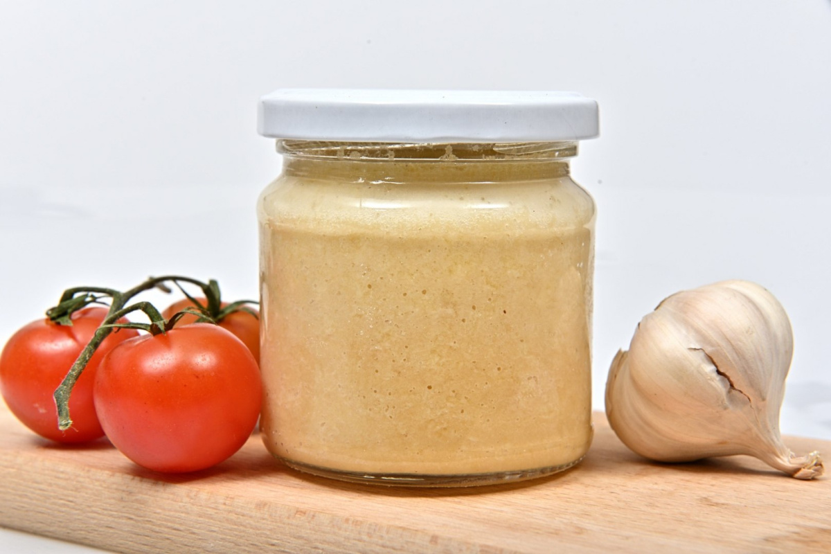 Serek topiony wiejski z czarnuszką 200g Serek topiony wiejski z czarnuszką 200g