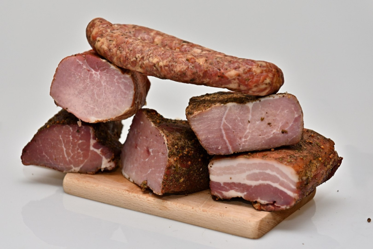 Boczek Litewski wędzony na zimno około 500g Boczek Litewski wędzony na zimno około 500g