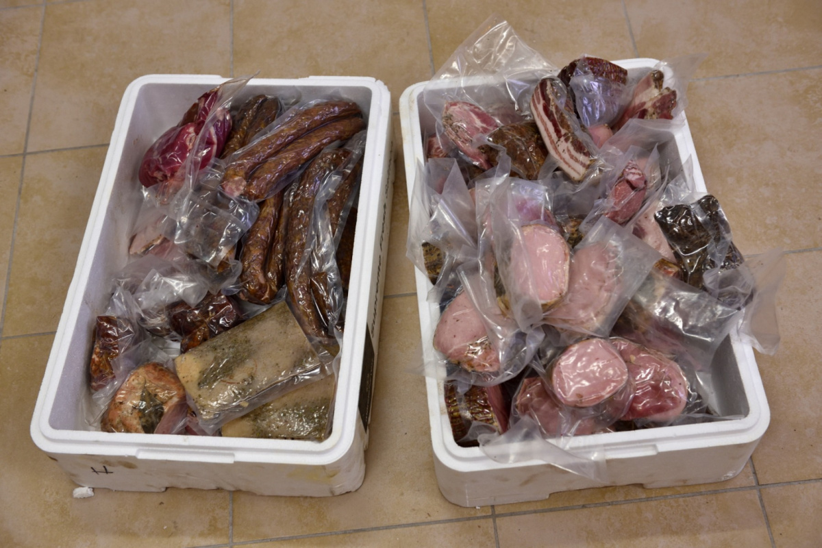 Polędwica wiejska wędzona na zimno około 1000g Polędwica wiejska wędzona na zimno około 1000g