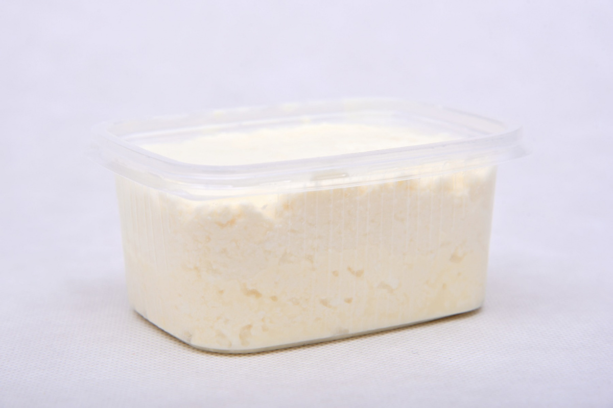 Twarożek kozi z dodatkiem czosnku ok 200g Twarożek kozi z dodatkiem czosnku ok 200g